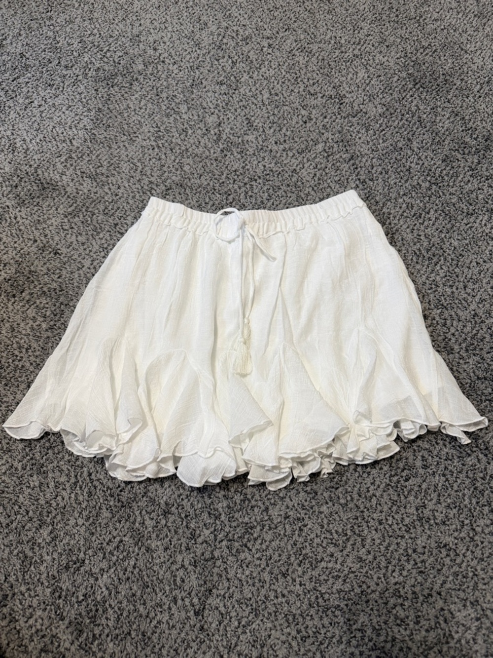 VICI White Mini Ruffled Skirt